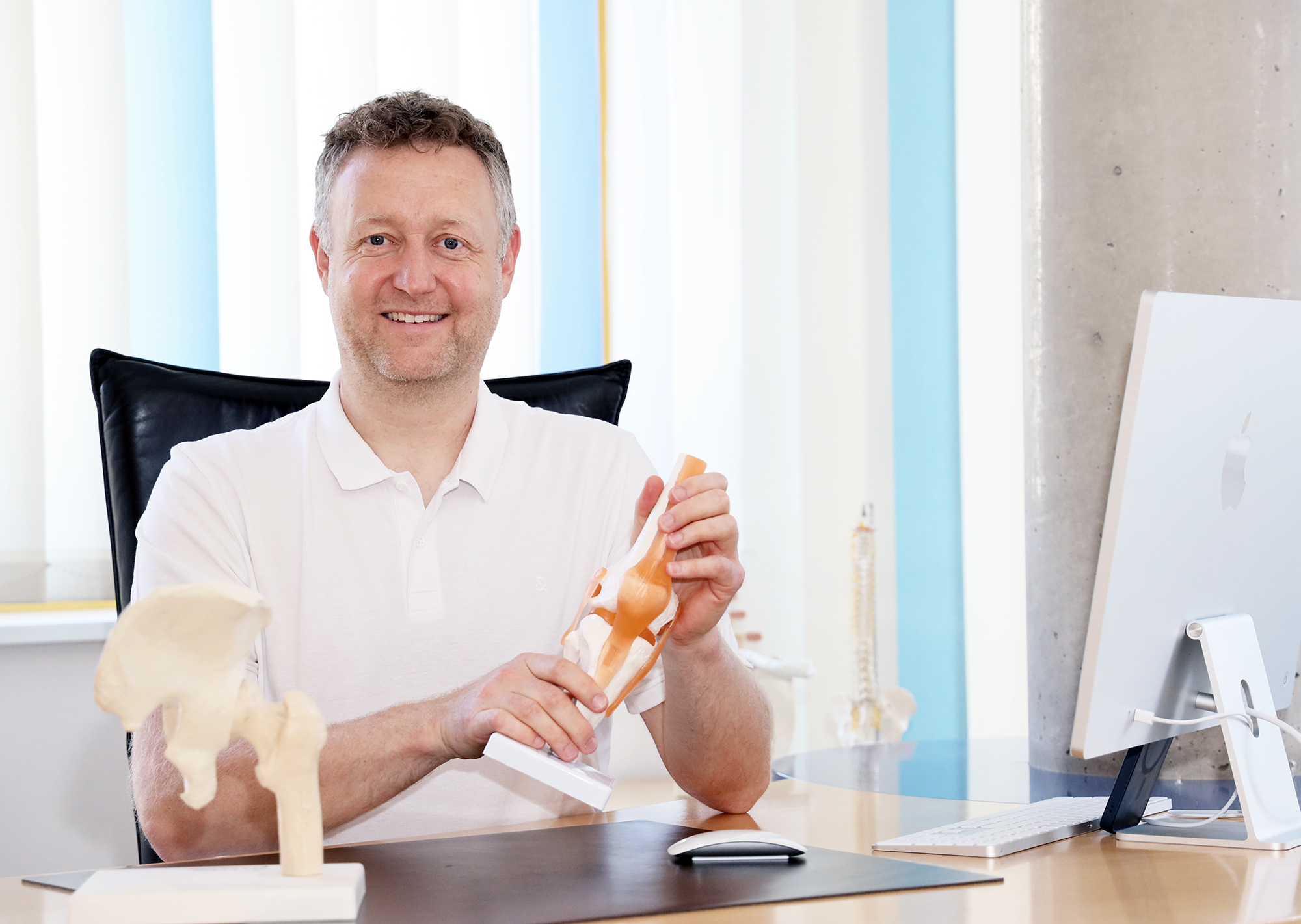 Dr. Michael Matz in seiner Praxis